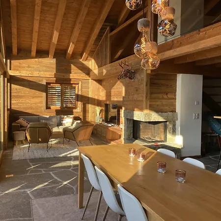 Apartman Grimpeur 9 In-out, Access