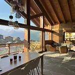 Grimpeur 9 In-out, Access Apartment